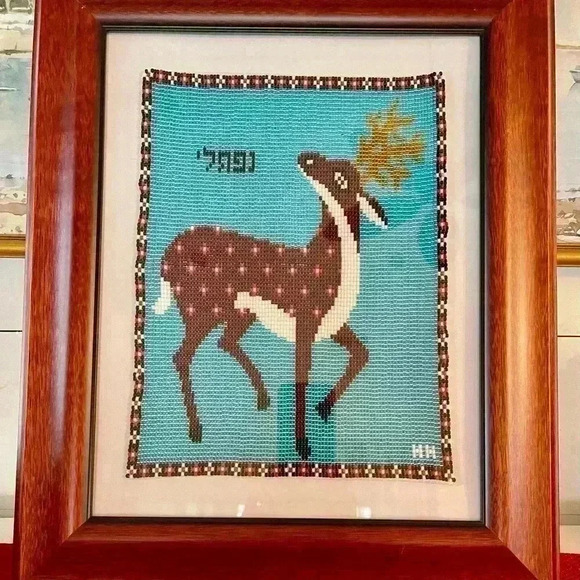 Beautiful frame beaded artwork picture of a reindeer, professionally framed. - Picture 1 of 6